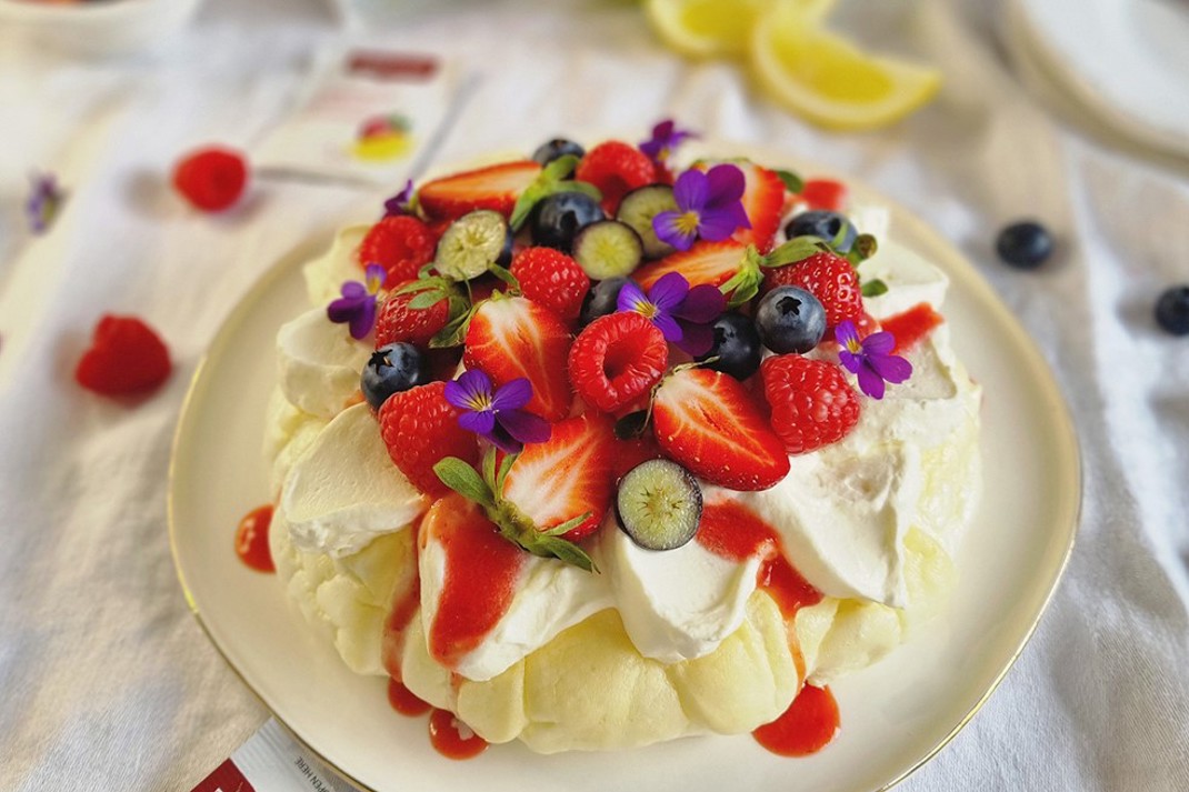 Light & Bright Pavlova